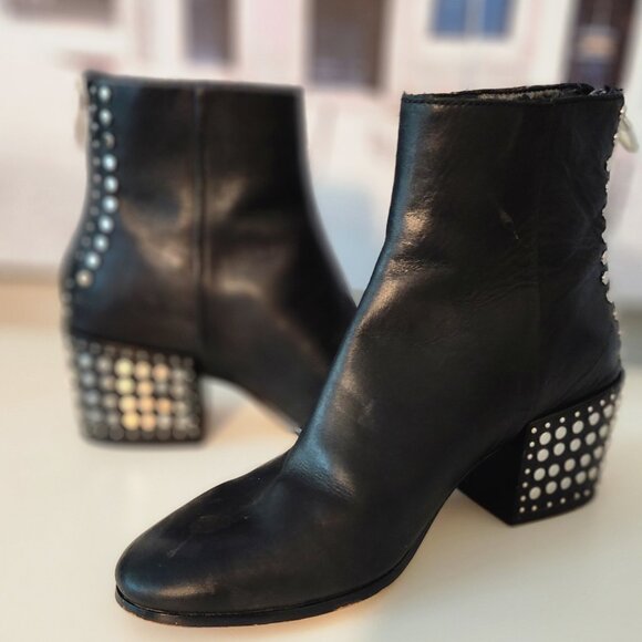 Dolce Vita Shoes - Dolce Vita STUDDED Black Ankle Boots - Women's US 6.5